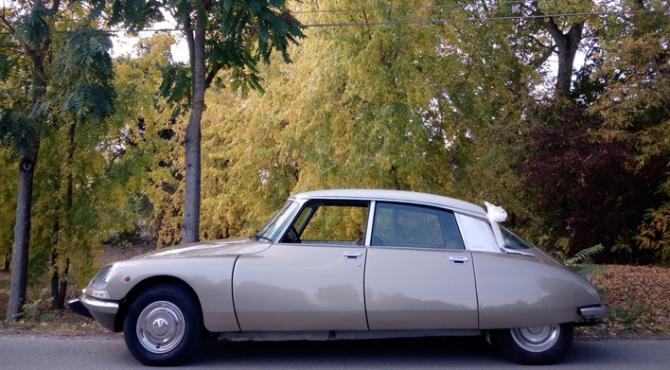 Classicc Citroen Goddess Pallas rental for weddings and tours in Umbria and Tuscany