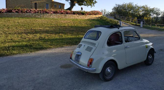 Vintage Fiat 500 rental for weddings and tours in Siena and Valdorcia