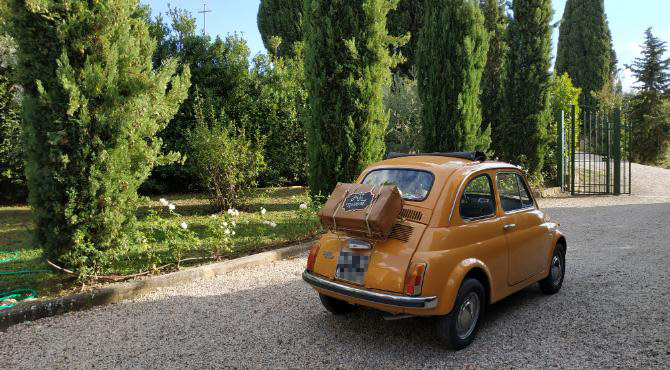 Noleggio Fiat 500: vintage tour in Umbria
