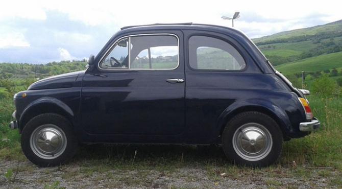 Vintage Fiat 500 rental in the province of Siena