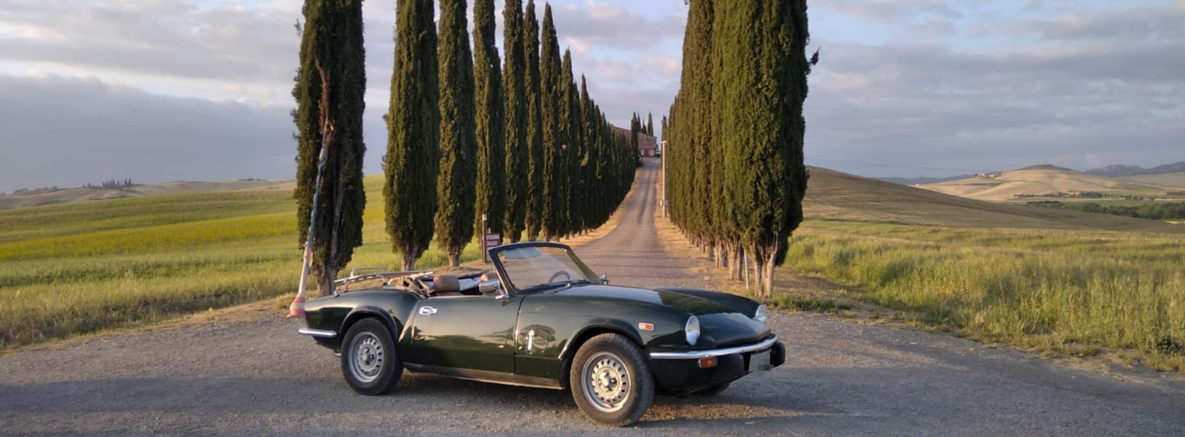 Triumph Spitfire spider rental for tours in Valdorcia and weddings