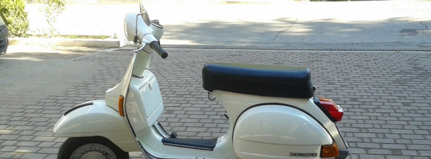 Vintage Vespa to rent for tours in Umbria or Tuscany