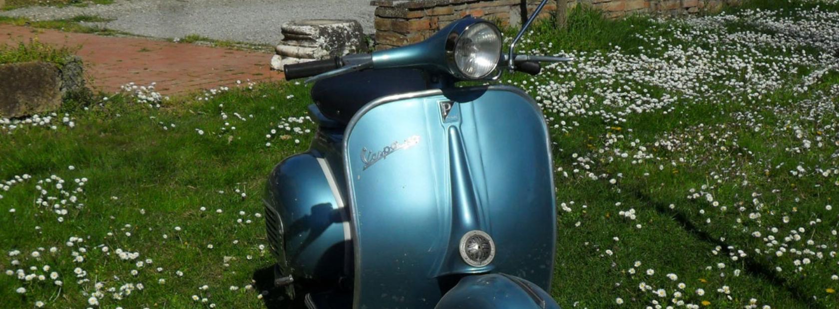 Vintage vespa rental in Tuscany and Umbria, for tours and weddings