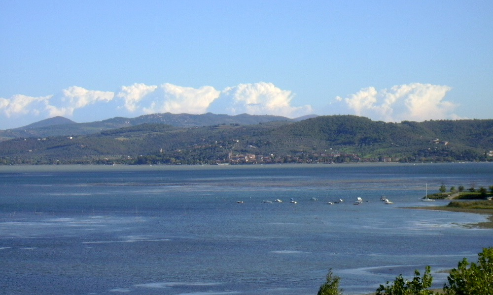 Trasimeno Lake - Umbria tours on classic cars